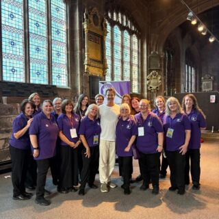 https://deesignchoir.co.uk/wp-content/uploads/2025/08/Dee-Sign-Choir-with-Chesney-Hawkes-at-Chester-Pride.jpg